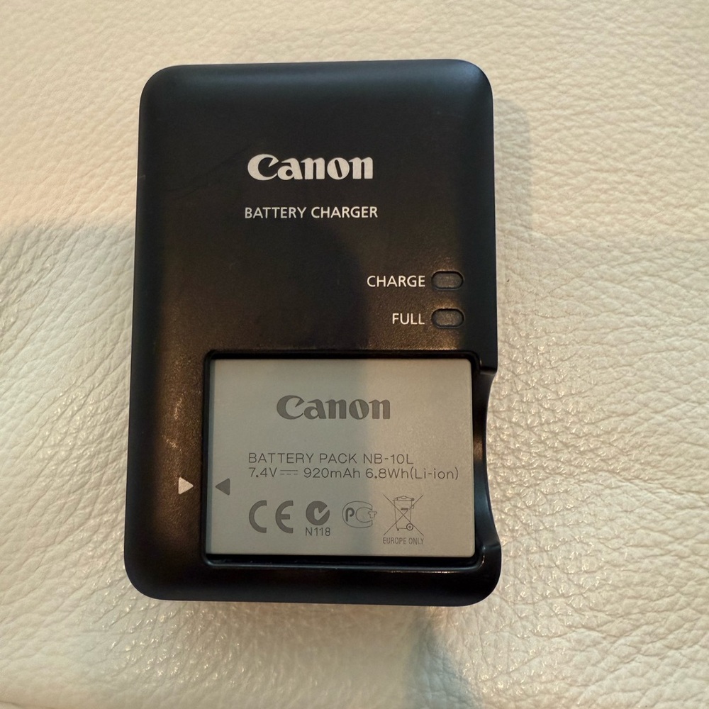 Canon Black Digital Camera SX 40 HS - Picture 7 of 13